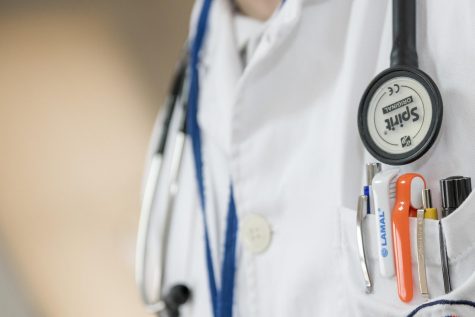 Dr. Elmo J. Lilli Memorial Healthcare Scholarship (Due: 3-31-19)
