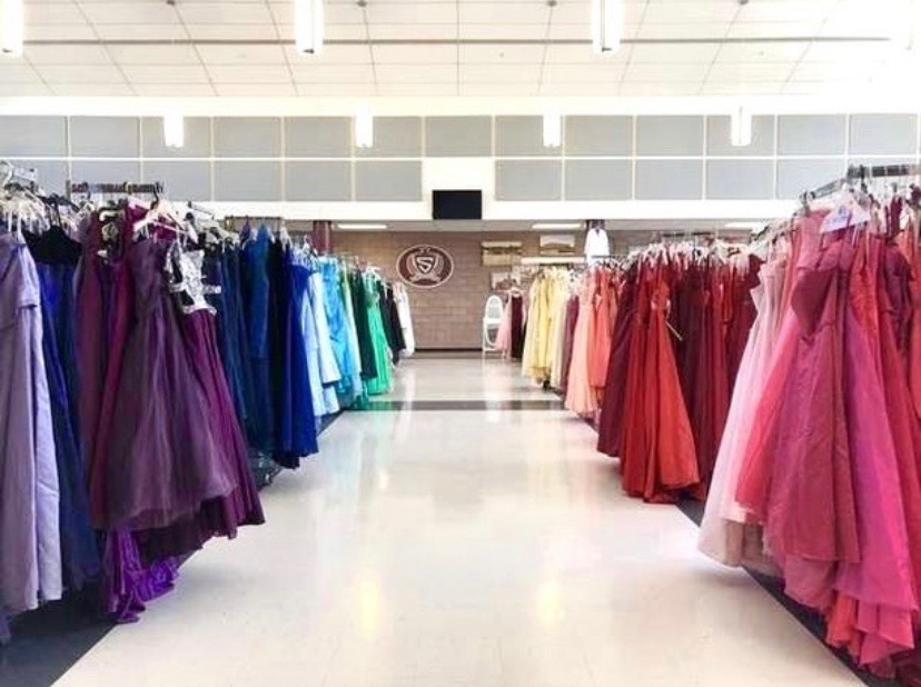 Beccas Closet provides free prom dresses again this year