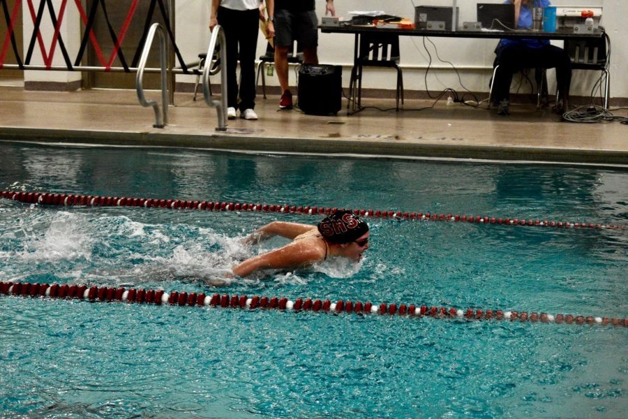 Sophomore+Katherine+Hosko+swims+at+the+Chipperfield+Elementary+School+pool.