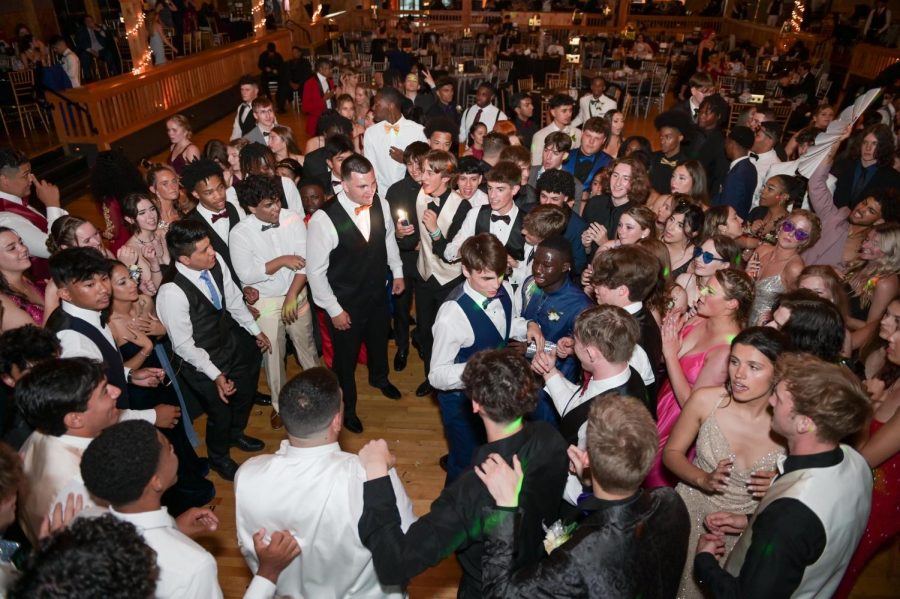 SHS students celebrate annual prom at Penns Peak