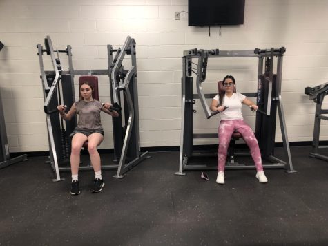 SHS Students workout at Fitness Club and use the Incline and Decline chest machines for a good workout. (Sydney Curry)