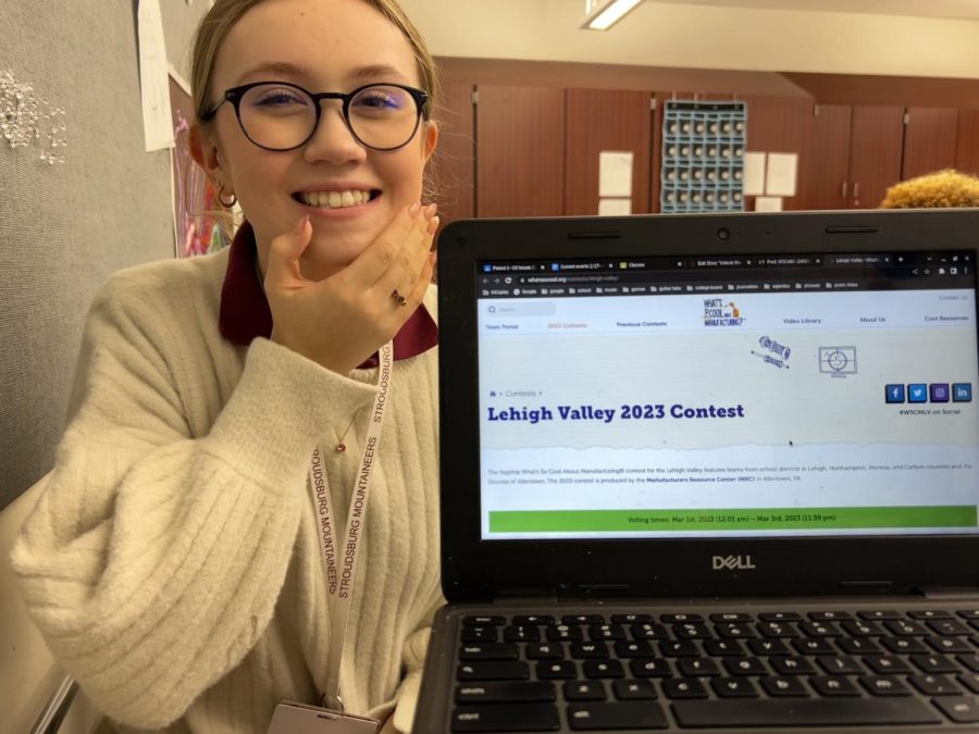 Mountaineer Newspaper staff member, Cami Trauschke, smiles at the Lehigh Valley 2023 contest page!