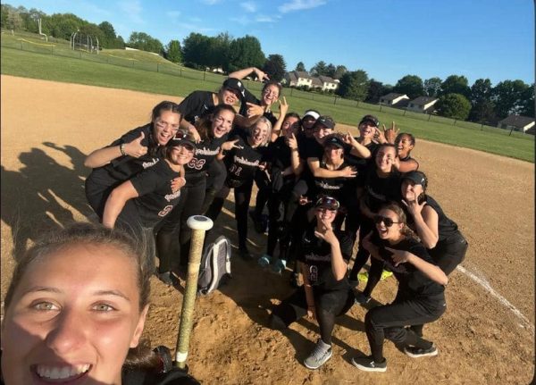 Stroudsburg varsity softball team posing after victory in Distrct 11 6A Quarterfinals. Used with permission from Stroudsburg Softball Facebook.