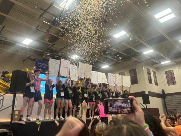 Mini-Thon executives reveal the grand total raised by Stroudsburg for Four Diamonds.
