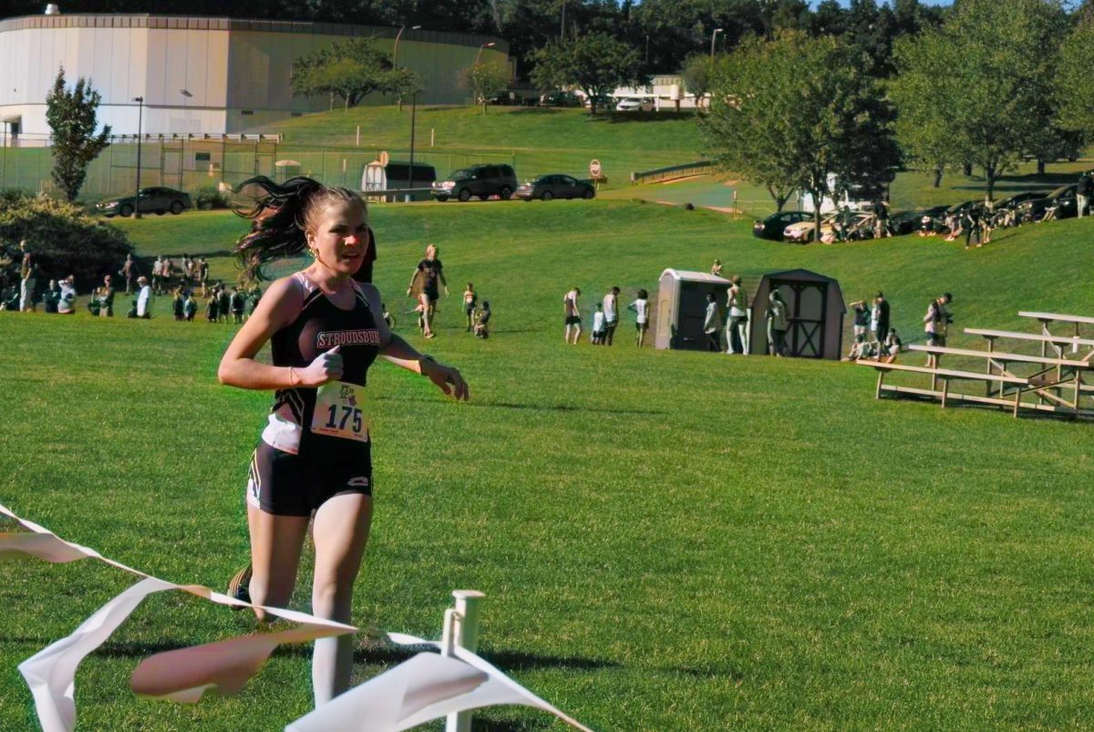 Jessica Klein, '25, fights to keep her current pace during the race.
