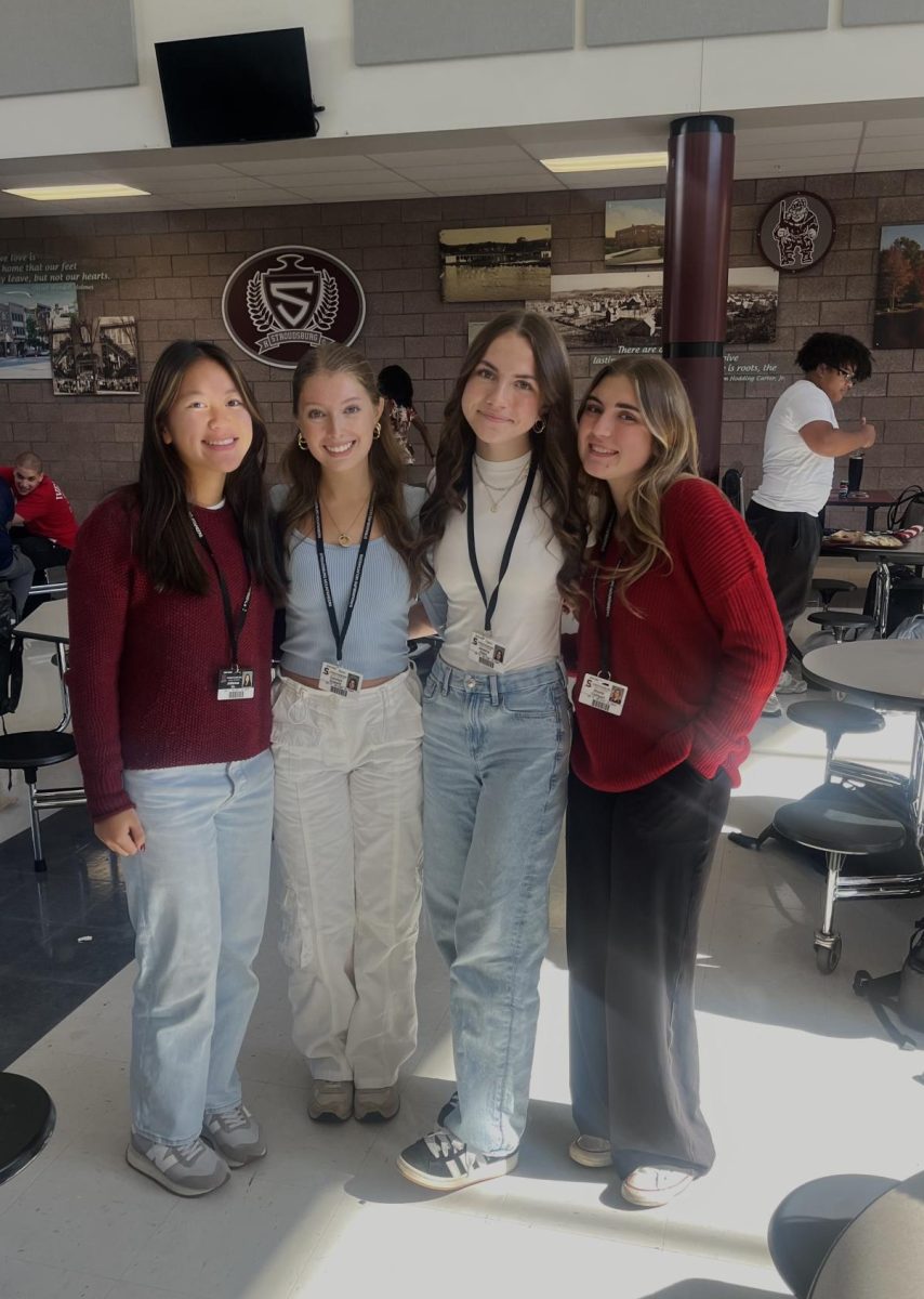 Shelbi Caligargi '25, Jessica Klein '25, dressed up for America Monday.