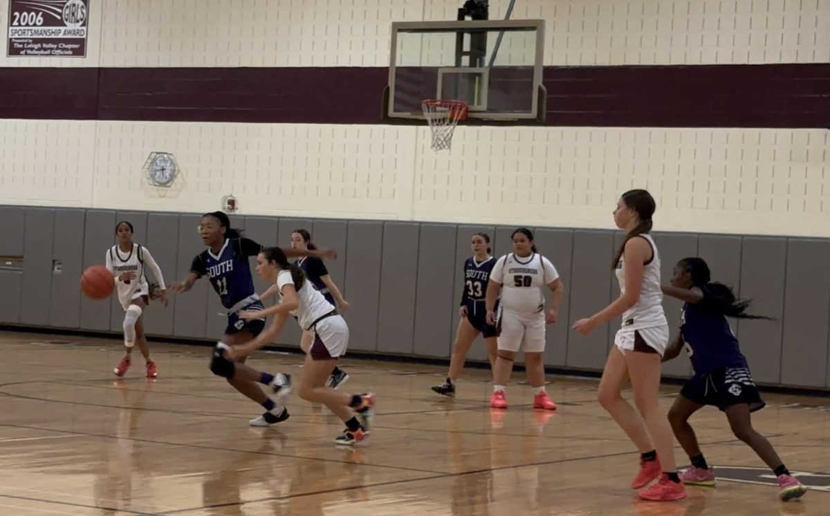 Stroudsburg Girls' Basketball in action during game against East Stroudsburg South on December 5, 2025. The Mountaineers defeated South, 53-21.