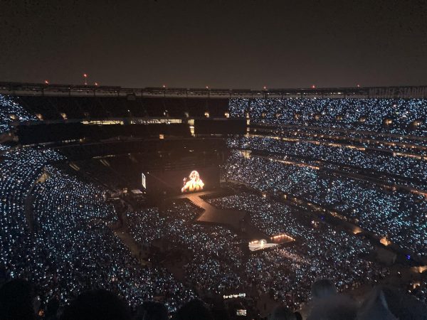 Taylor Swift performing her guitar surprise song, "Welcome To New York," at MetLife night three.