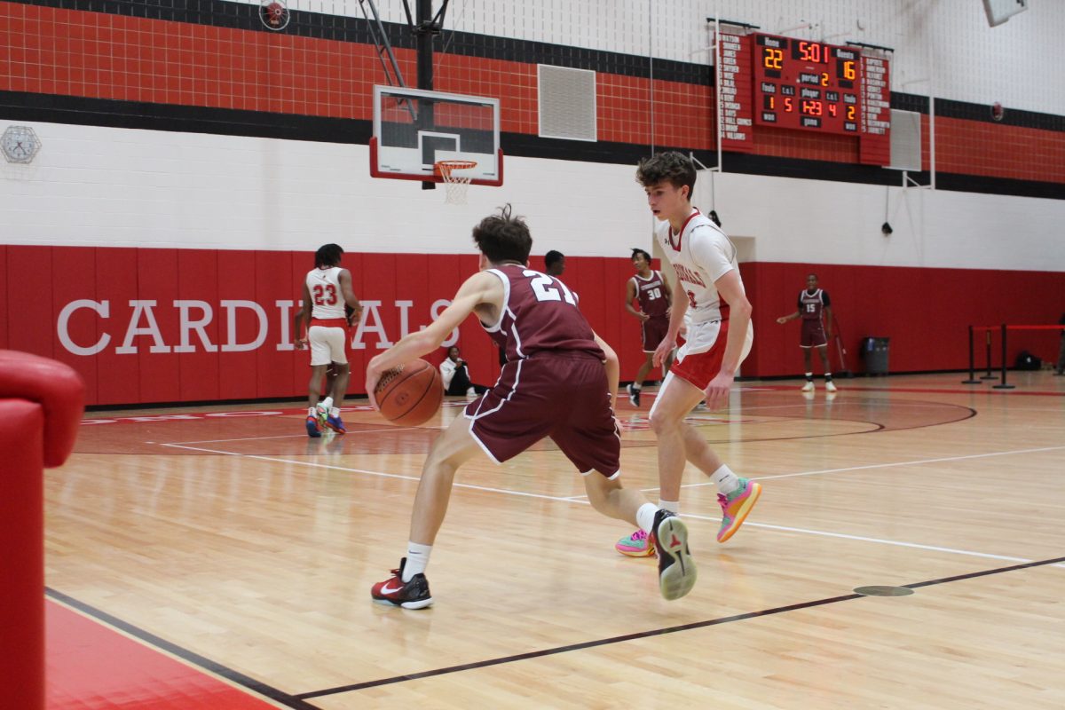 Tae El-Bassiouni, '28, dribbling past his defender