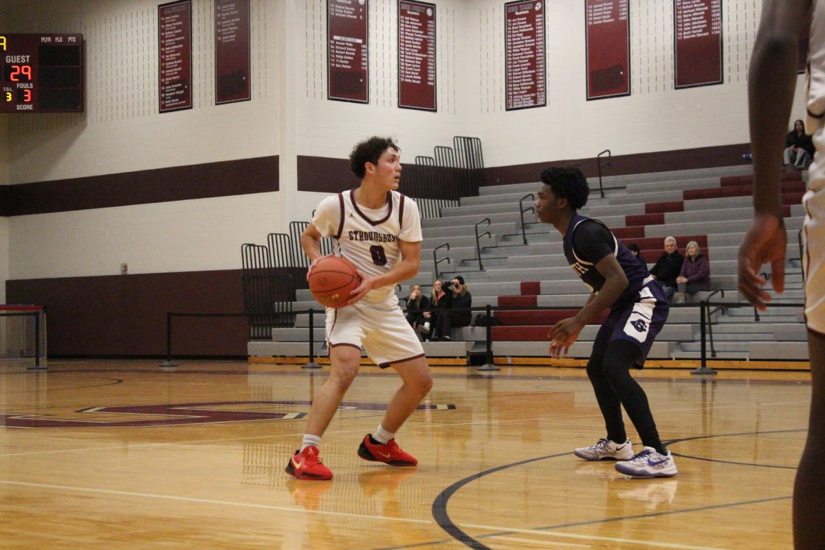 Alex Pacitti, '25, looking to make a pass