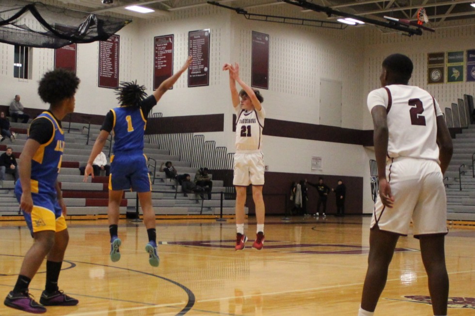 Tae El-Bassiouni, '28, making a 3-pointer.