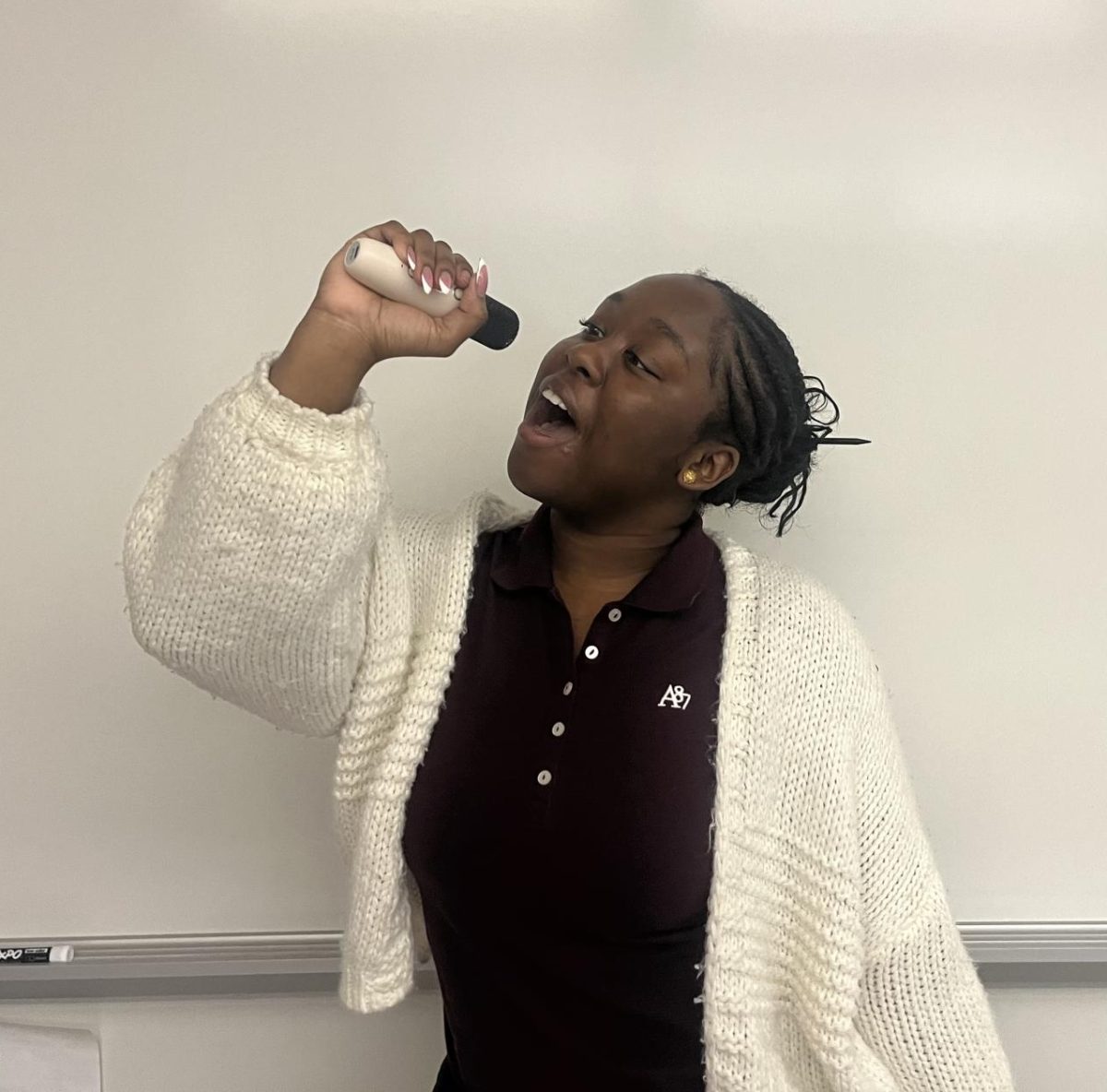 Lana Modestile posing while singing her heart out.