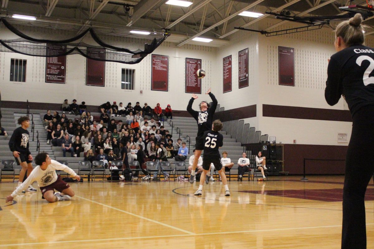 Scott Diaz, '25, sets the ball.