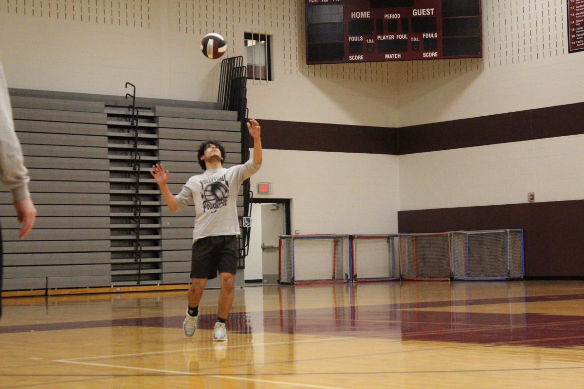 Essam Alrefai, "26, serves the ball.