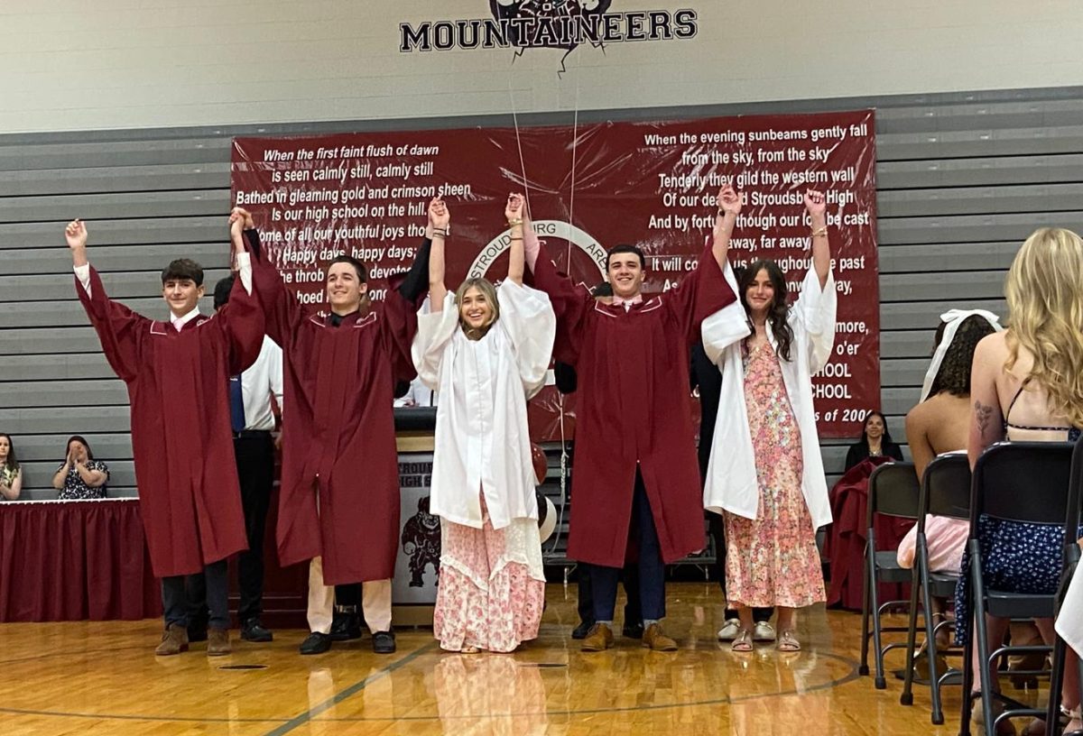 Otti Maiorello, '26, Kalli Halas, '26, Matteo Maccarrone, '26, Lucas Pelaez, '26, Olivia Full, '26 lined up excited to be the new Senior Class Officers.