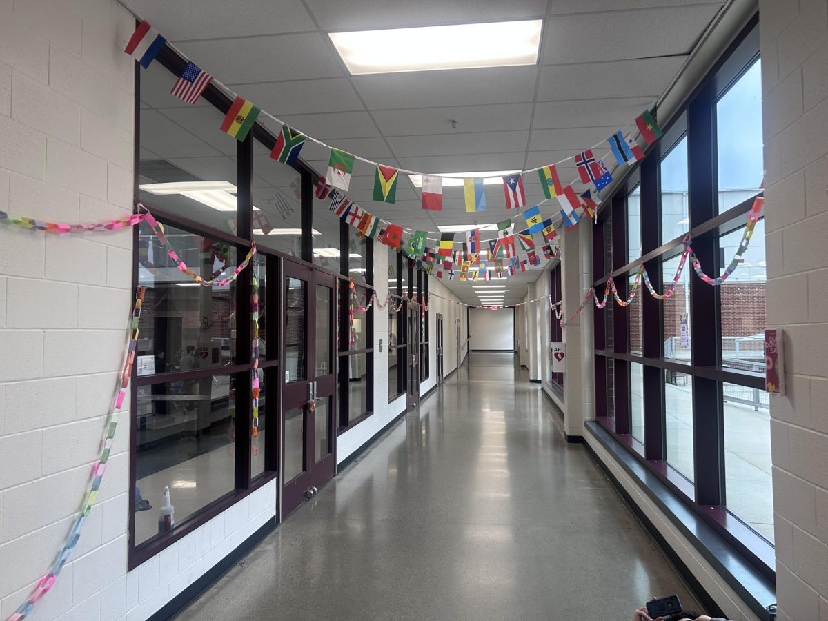 Stroudsburg High School shows its dedication to Rachel's Challenge by completing a chain reaction of kindness