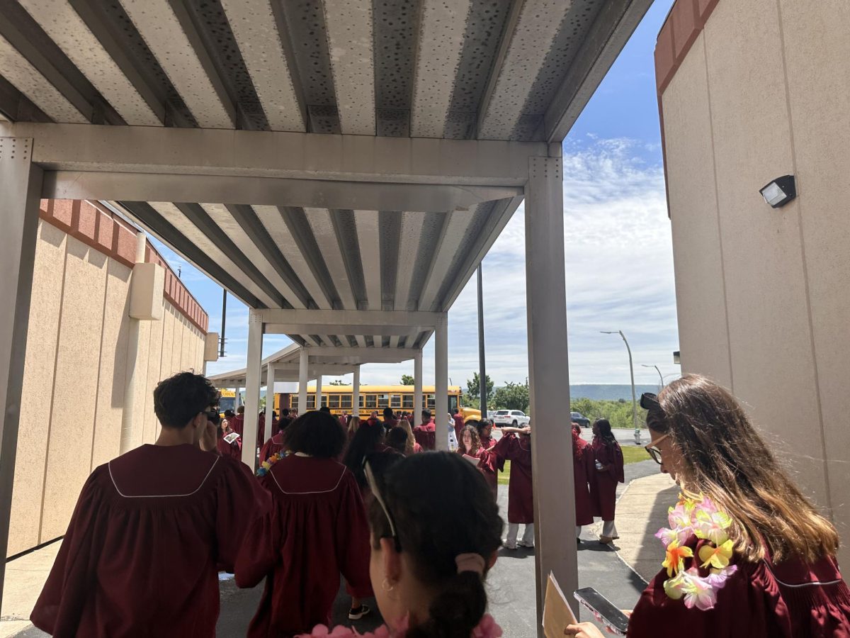 Seniors heading back to the buses leaving Chipperfield concluding their Senior Walk.